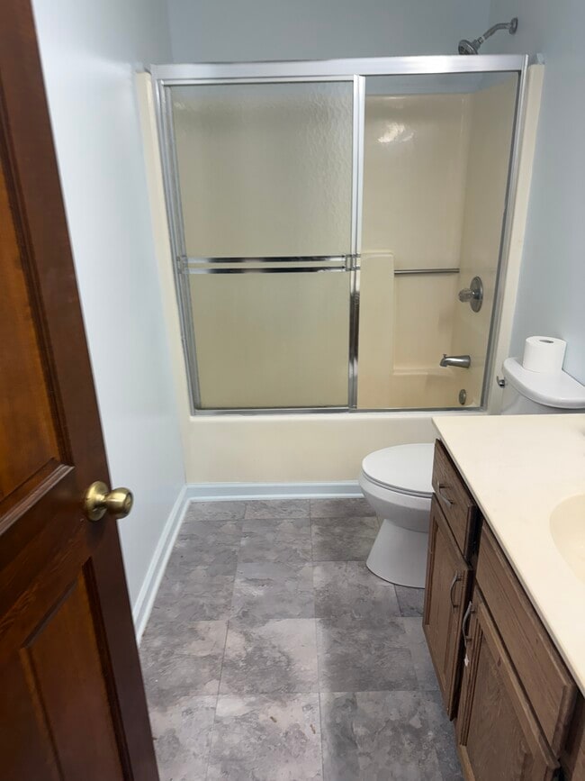 Building Photo - 4711 Highview Ct