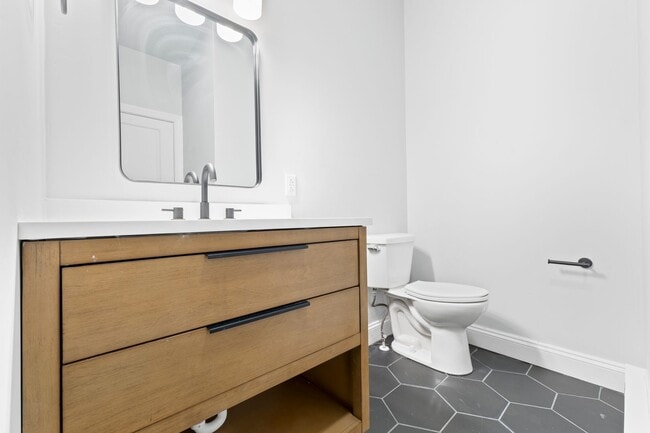 Building Photo - Luxury 1 and 2 bedrooms