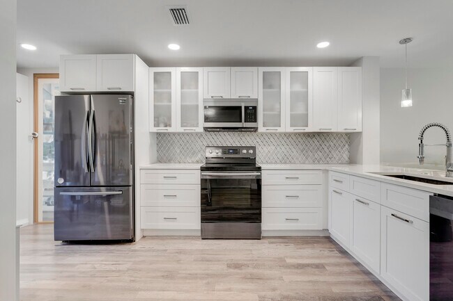 Building Photo - 20 Southport Ln