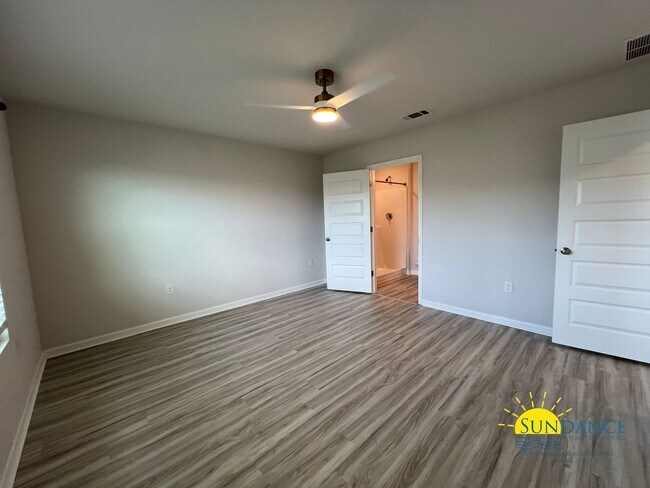 Building Photo - Spacious 4-Bedroom Home in Silver Lake Village, Crestview!