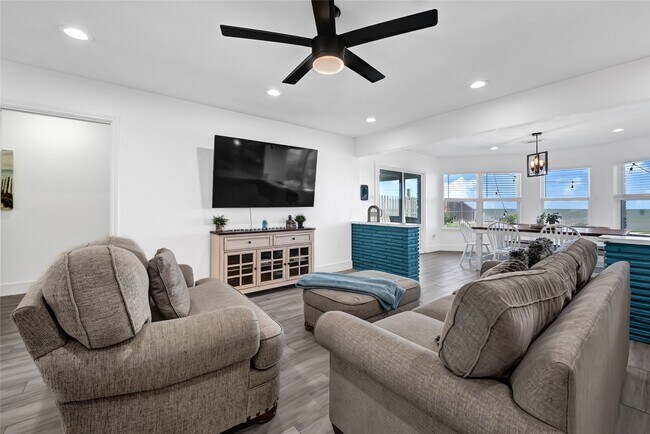 Building Photo - 8010 Ocean Dr