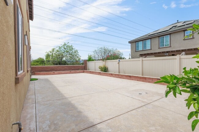Building Photo - 16220 Retreat Ct