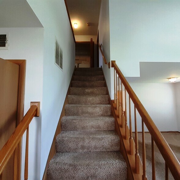Building Photo - 156 Castlewood Ct