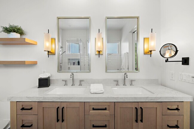 Building Photo - 611.5 Jasmine Ave