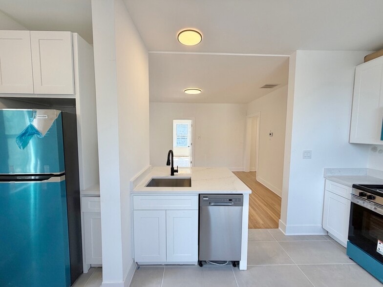 Building Photo - 1522 W Ardmore Ave