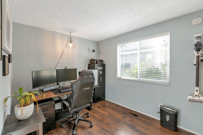 Building Photo - Wonderfully Updated Ranch Home in Bethany near Rock Creek, Westview High School and Sommerset W. ...