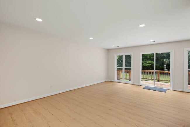 Building Photo - 300 Smoots Ln