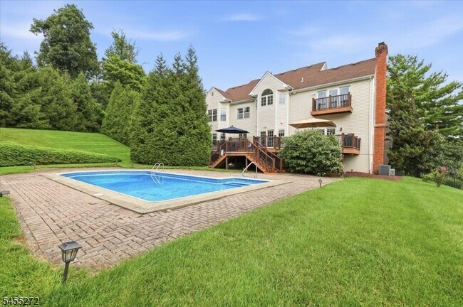 Building Photo - 30 Homewood Dr