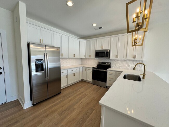 Building Photo - THE CROWN AT CORNESTONE