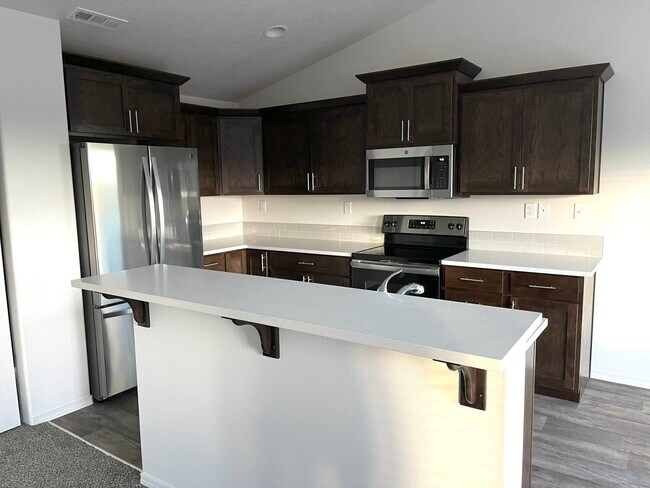 Kitchen - 4245 Cove West Dr
