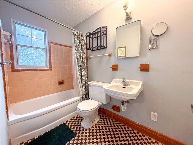 Building Photo - 732 N Summerlin Ave