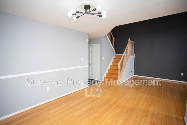 Building Photo - 605 Doral Dr