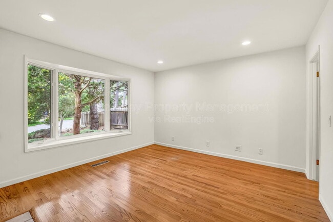 Building Photo - 4083 Sunset Ln