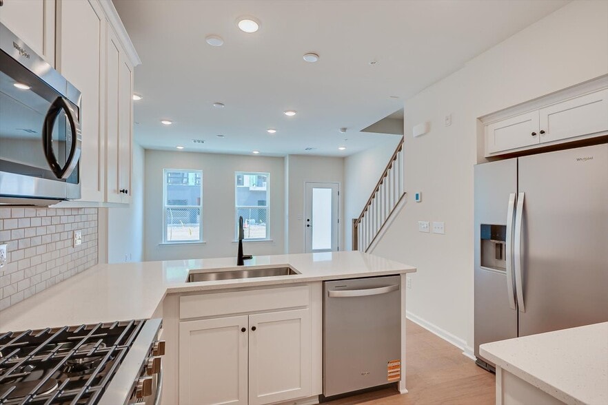 Building Photo - 323 Sadie Cir