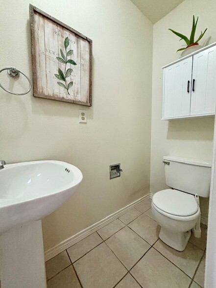 Downstairs Bathroom - 5958 Gunbarrel Ave