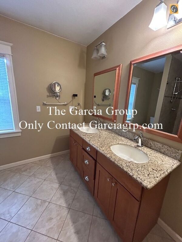 Building Photo - 4720 NE 26th Ave