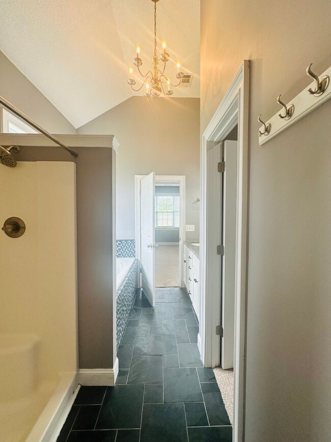 Building Photo - 709 Loudon Hill Dr