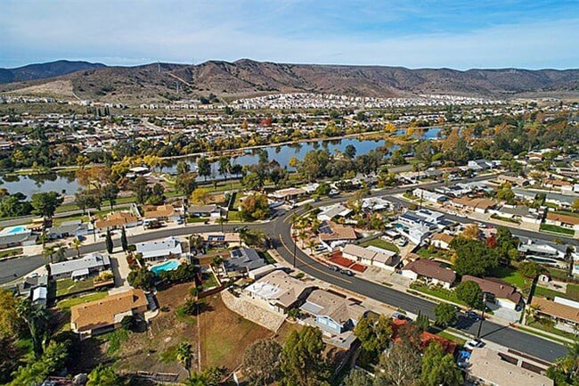 Building Photo - Beautiful 3BD 2BA House Sitting on Over 1/...