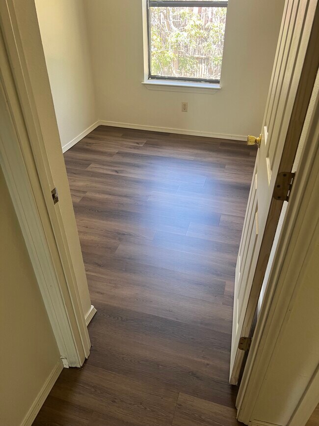 Building Photo - 1500 Luisa St