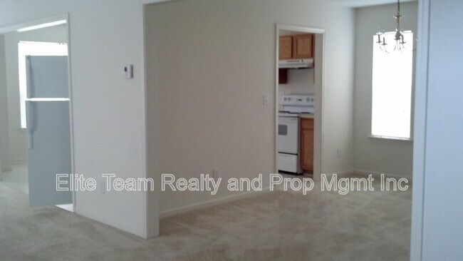 Building Photo - 111 Fairmont Cir