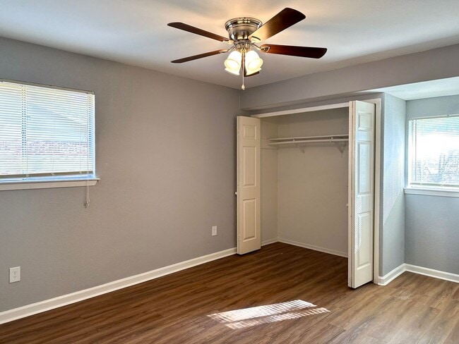 Building Photo - 3 Bedroom / 2 Bath