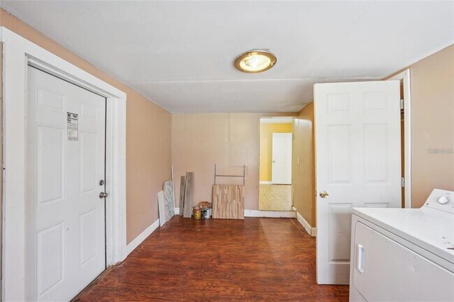 Building Photo - 7715 Deleuil Ave