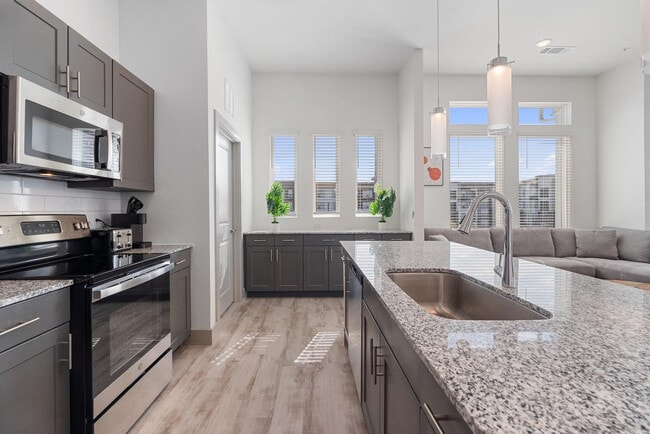 Building Photo - 12100 1/2 Ferrystone Glen Dr