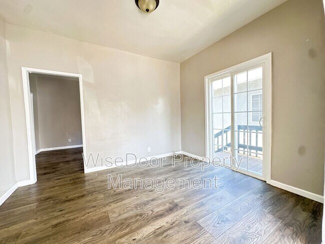 Building Photo - 155 W 43rd St