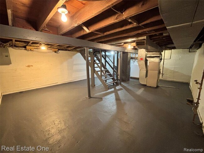 Building Photo - 99 Chippewa Rd