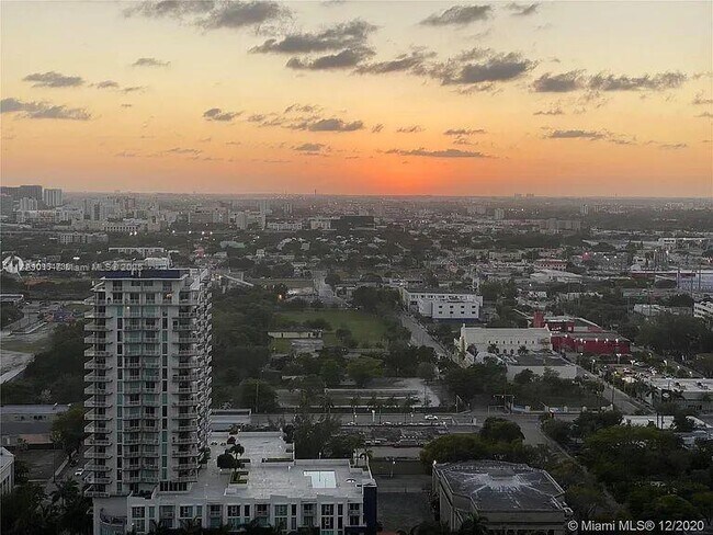 Building Photo - 1800 N Bayshore Dr