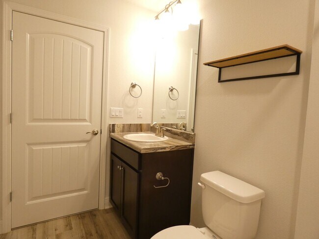 Building Photo - Spacious Home - Ashley Place