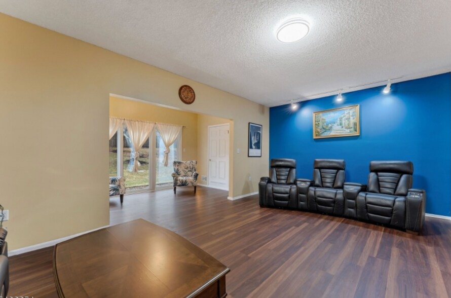 Building Photo - 403 Red Crest Ln