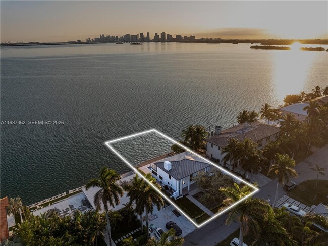 Building Photo - 1351 Bay Terrace