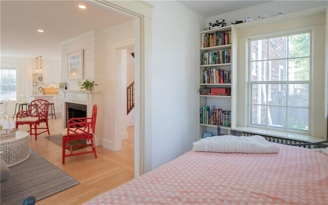 Building Photo - 122 Ruggles Ave
