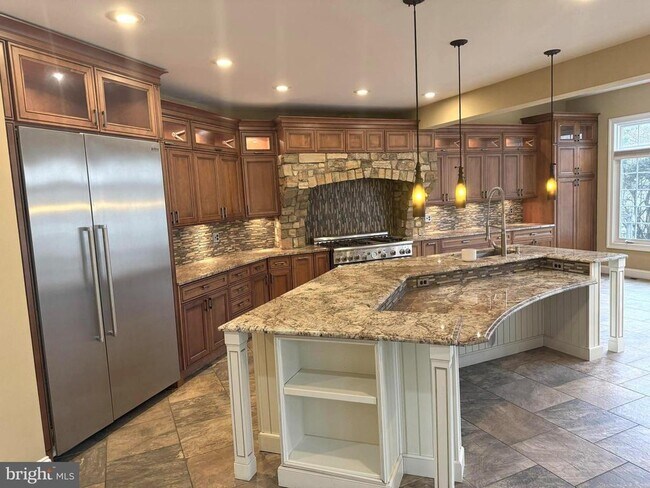 Building Photo - 2054 Madrillon Rd