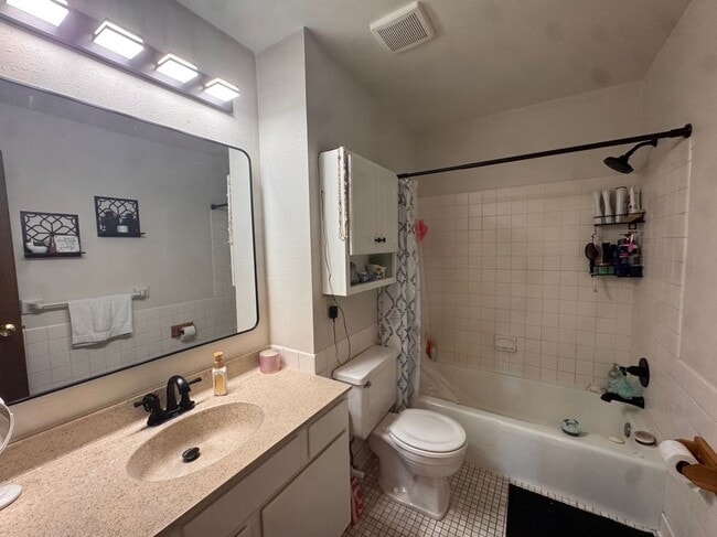 Building Photo - 1097 Regency Dr