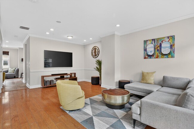 Building Photo - 354 Oswego Ct