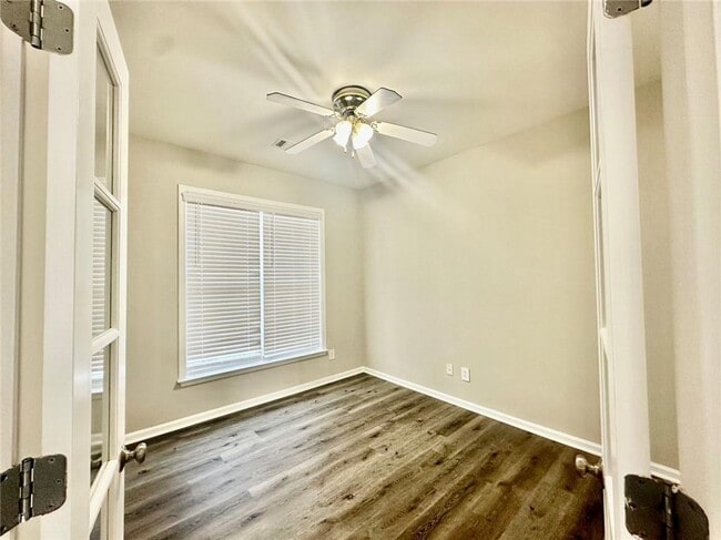 Building Photo - 697 Oracle Dr NE