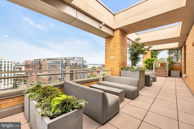 Building Photo - 475 K St NW