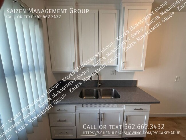 Building Photo - 600-602 S Fir Ave-6