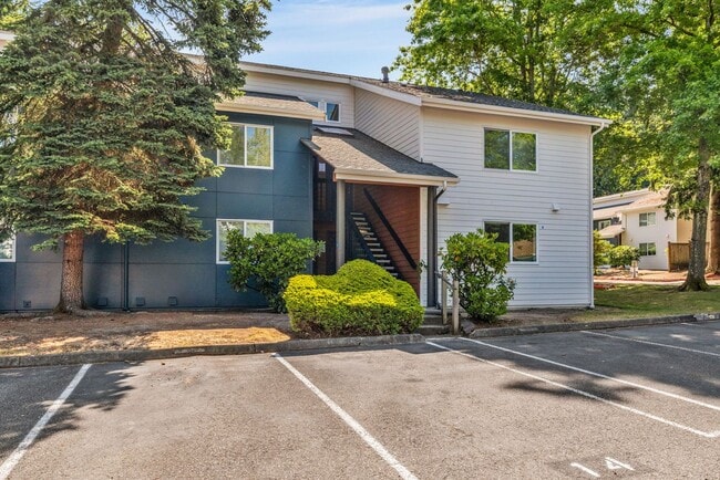 Building Photo - Large Remodeled 2bd, 1ba Condo Available in Totem Lake!