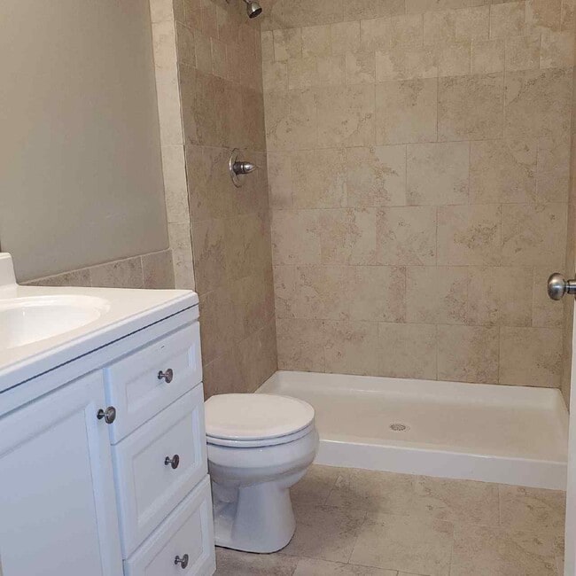 Building Photo - 903 W Gay St