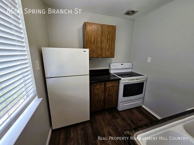Building Photo - 6500 Spring Branch St