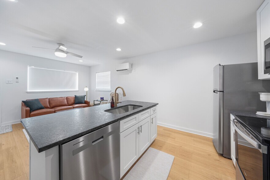 Building Photo - 2927 Nicholson Dr