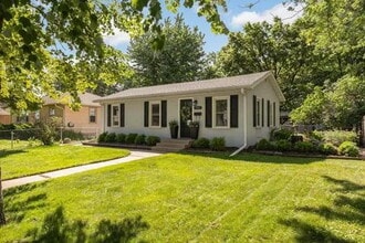 Building Photo - Charming 3-Bed Gem with Hardwood Floors in Saint Louis Park!