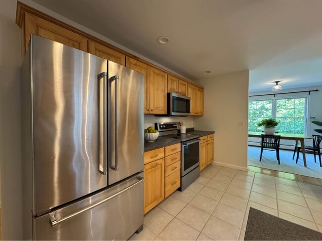 Building Photo - 14 Woodside Dr