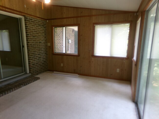Building Photo - 804 44th Ave N
