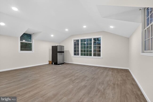 Building Photo - 829 Bryn Mawr Ave