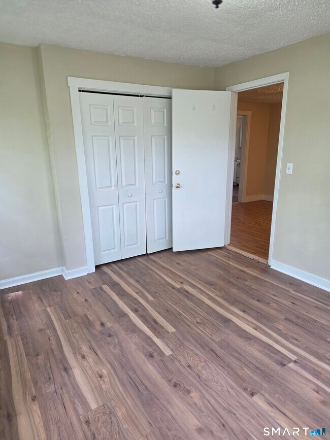 Building Photo - 22 Lakeview St