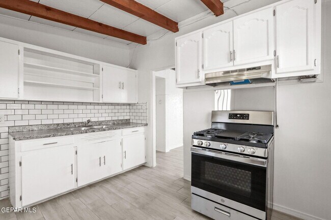 Building Photo - 550 Dolan St